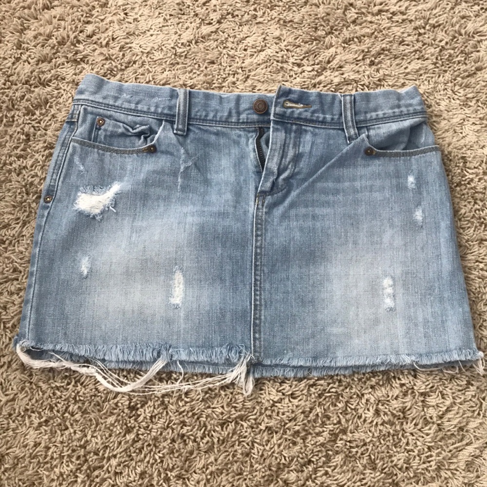 Old Navy sz 4 distressed jean skirt